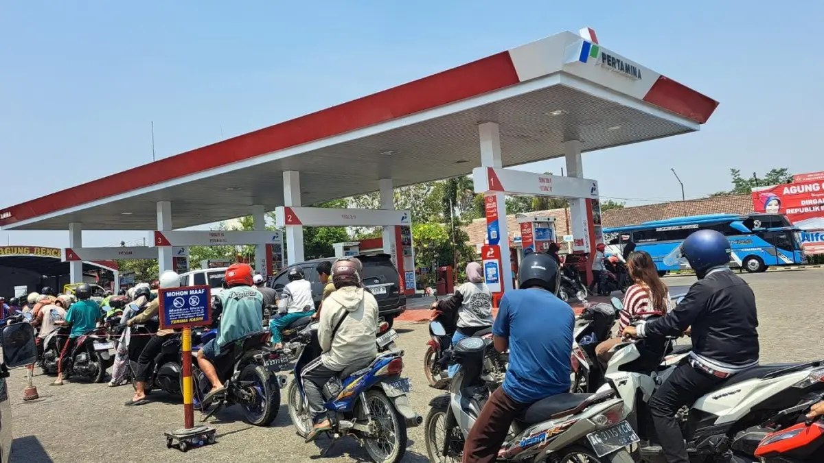 Antrean Panjang Pertalite di Blitar: Pembatasan Pembelian Diterapkan untuk Atasi Lonjakan Permintaan