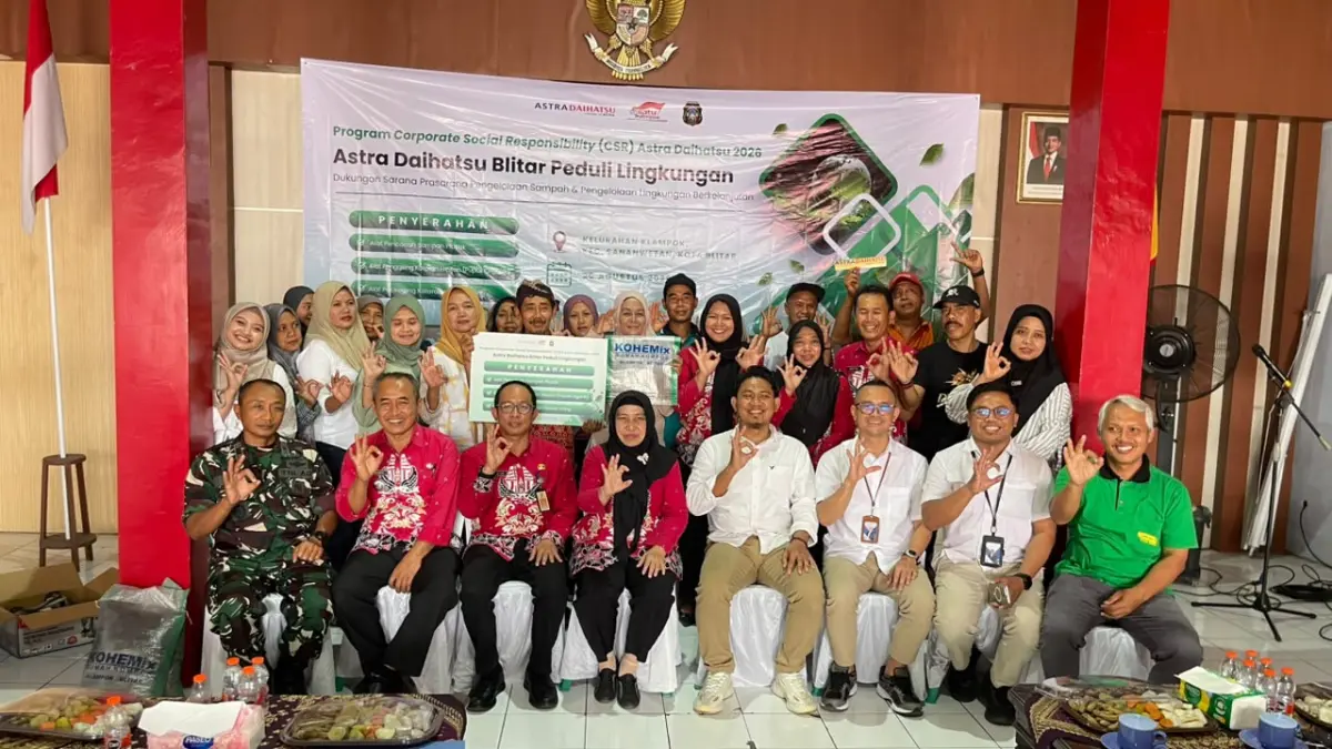 Astra Daihatsu Blitar Tingkatkan Kesadaran Lingkungan dengan Penyerahan Sarana Pengelolaan Sampah di Klampok