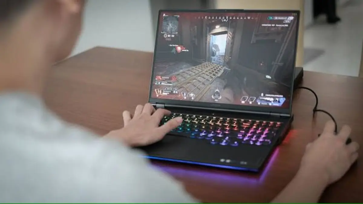 ASUS ROG Zephyrus Duo GX651A: Laptop Gaming Premium dengan Dua Layar OLED 3K Seharga Rp130 Juta