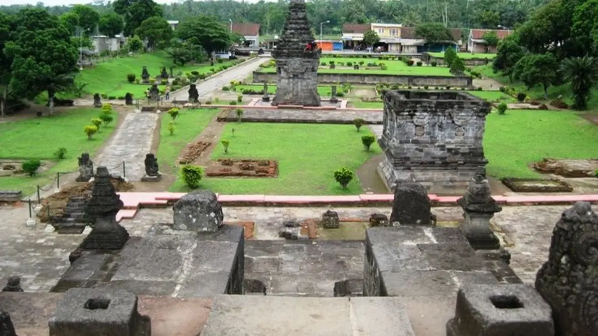 Candi Penataran: Jejak Sejarah Tiga Kerajaan Besar dan Warisan Spiritual Blitar