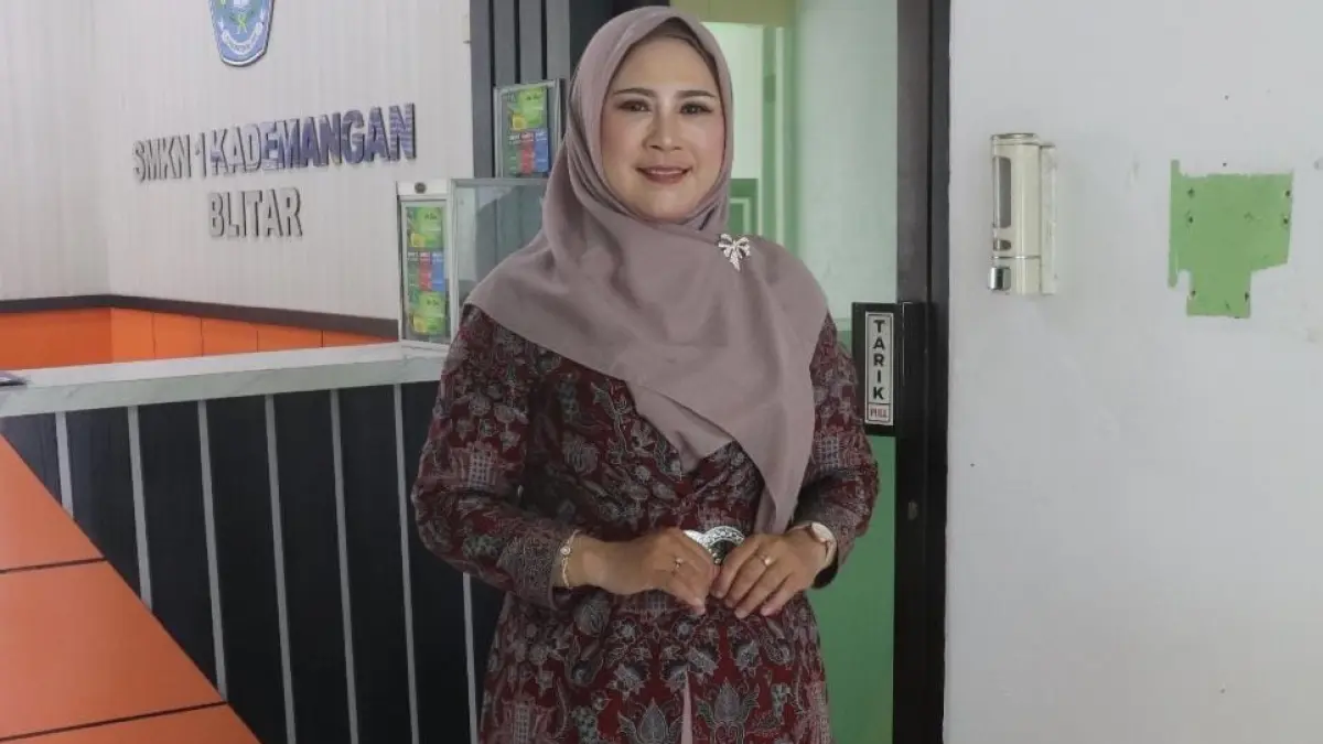 Dwi Sumarsih: Guru Blitar yang Menemukan Kebahagiaan Melalui Musik