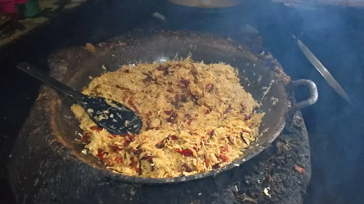 Eksplorasi Kuliner Legendaris Blitar: Soto Bu Ing dan Tewel Bu Umi