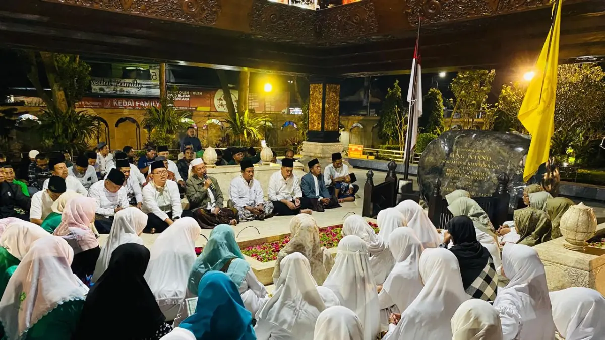 Gelar Doa Bersama Malam Jumat Legi, Pemkot Blitar Kembangkan Potensi Wisata Malam di Makam Bung Karno