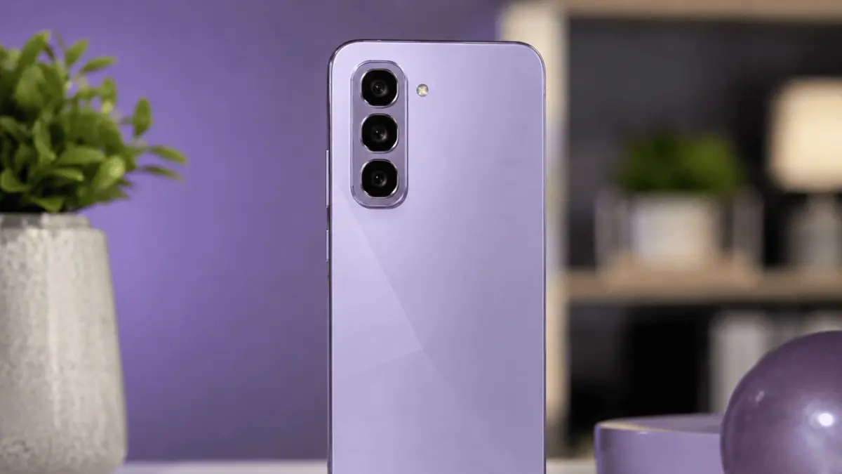Infinix Hot 70: Ponsel Ramah Kantong dengan Kamera Mengagumkan dan Beberapa Perhatian