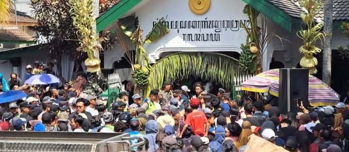 Jamasan Gong Kiai Pradah: Pesona Tradisi yang Menarik Ribuan Pengunjung di Blitar