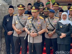 Kapolri Mengkonfirmasi Penahanan Roy Suryo dan dr. Tifa: Proses Hukum Berjalan Berdasarkan Aturan