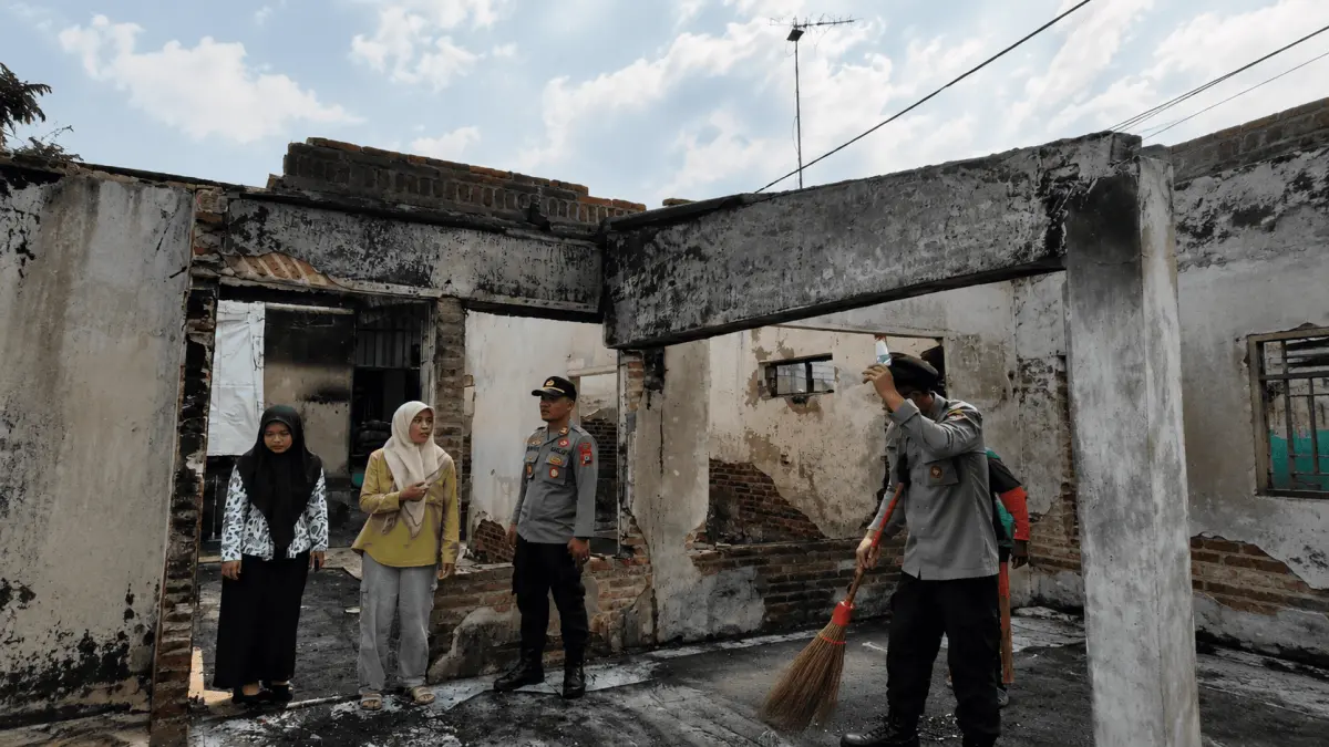 Kebakaran di Kesamben: Lansia Mengalami Luka Bakar Serius, Perawatan Intensif Diberikan
