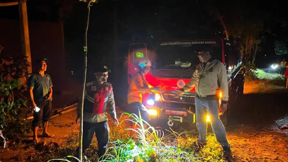 Kebakaran Lereng Gunung Pegat: Upaya Penanganan yang Mendesak dari BPBD Blitar