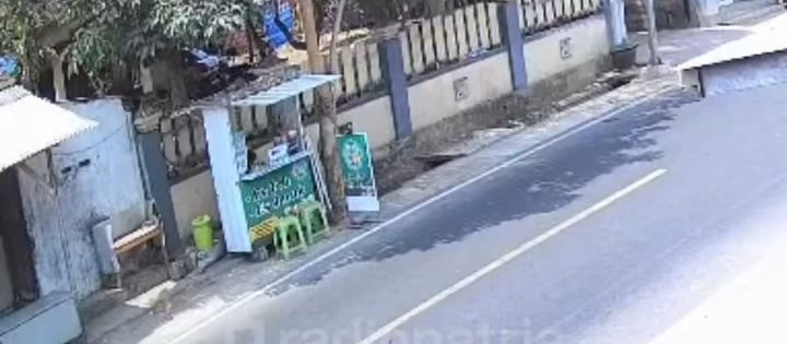 Kecelakaan Mobil di Jalan Majapahit, Penjual Es Teh Jadi Korban