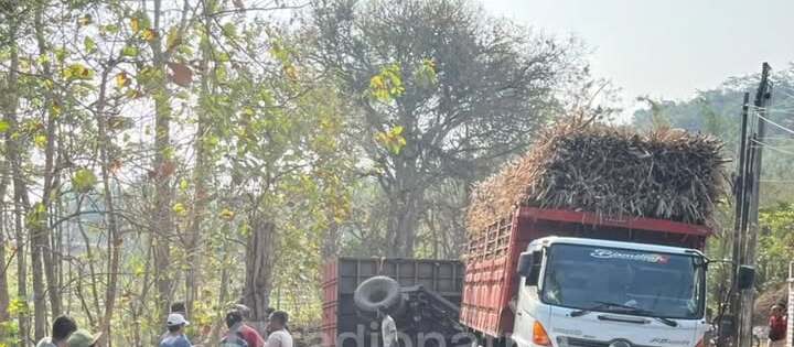 Kecelakaan Truk Tebu di Kalilegi Selorejo: Penyebab Kemacetan dan Proses Evakuasi