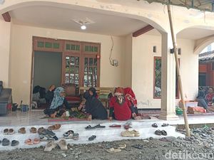 Keluarga di Blitar Berduka Menanti Kedatangan Jenazah Korban KM Virgo Transport