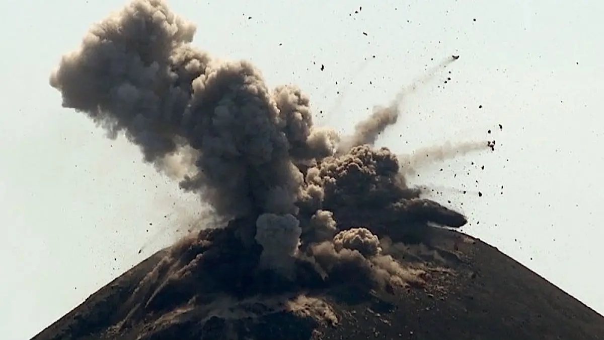 Kewaspadaan Meningkat: Gunung Anak Krakatau Naik ke Level Siaga