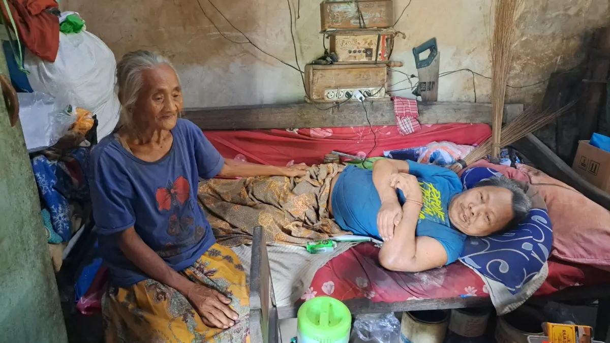 Kisah Inspiratif Mbah Sumarmi: Nenek 93 Tahun yang Mengabdi untuk Keluarga dengan Beternak Kambing