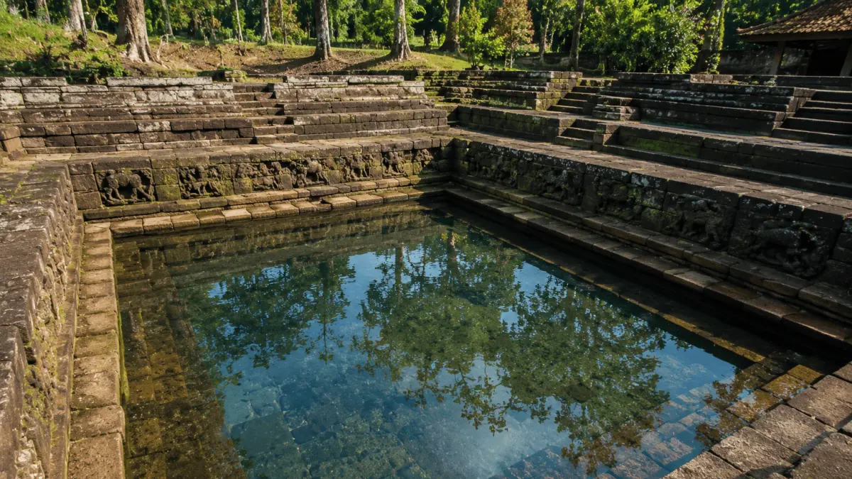 Kolam Petirtaan Candi Penataran: Mitos dan Sejarah yang Mengalir di Blitar