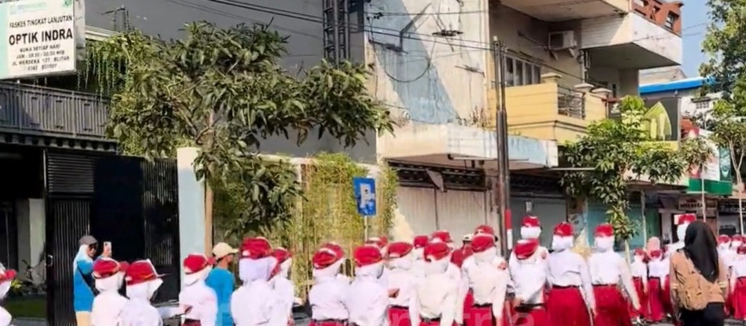 Lomba Baris-Berbaris Pelajar Se-Kota Blitar: Meriahkan HUT RI ke-81