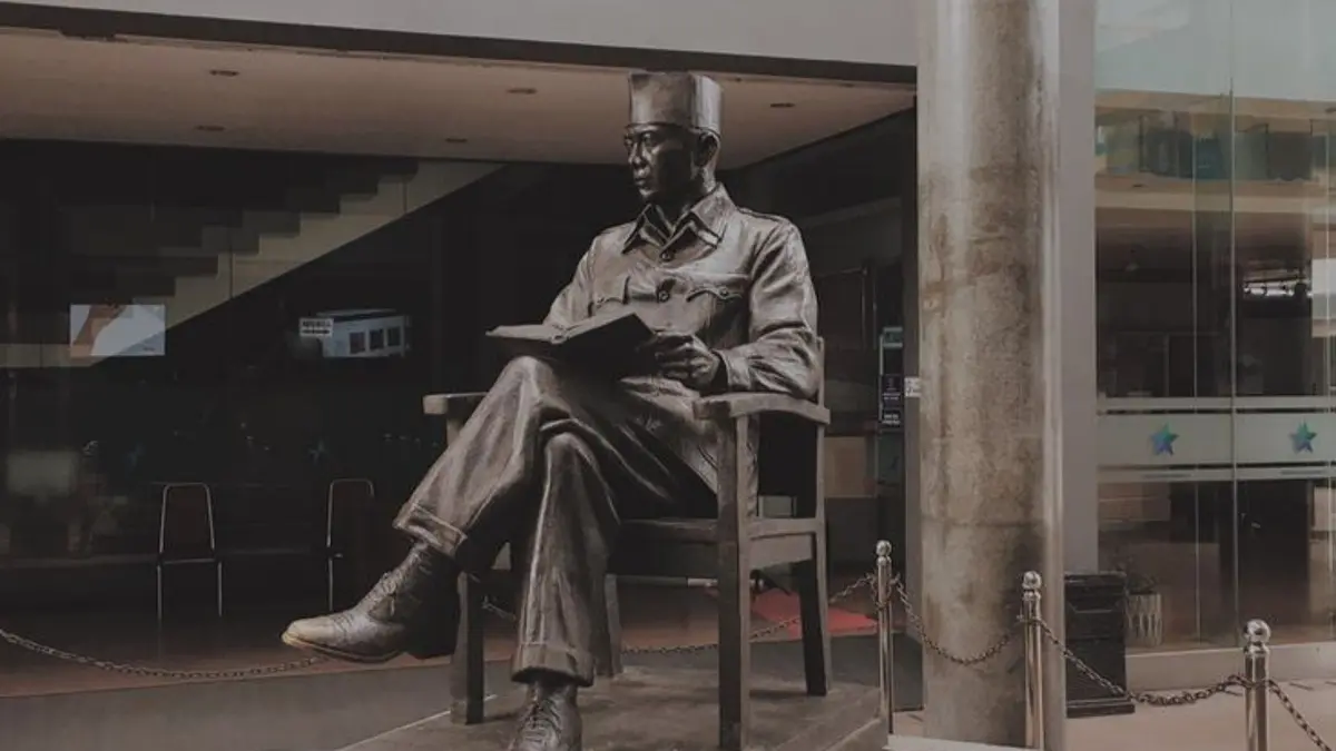 Makam Bung Karno: Destinasi Wisata Sejarah yang Menyediakan Pendidikan dan Cendera Mata di Blitar