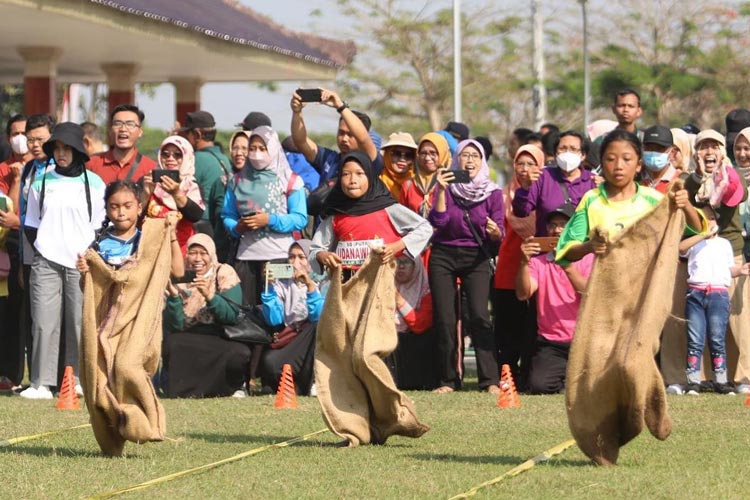 Menelusuri Kekayaan Olahraga Tradisional Blitar: Gobak Sodor dan Egrang