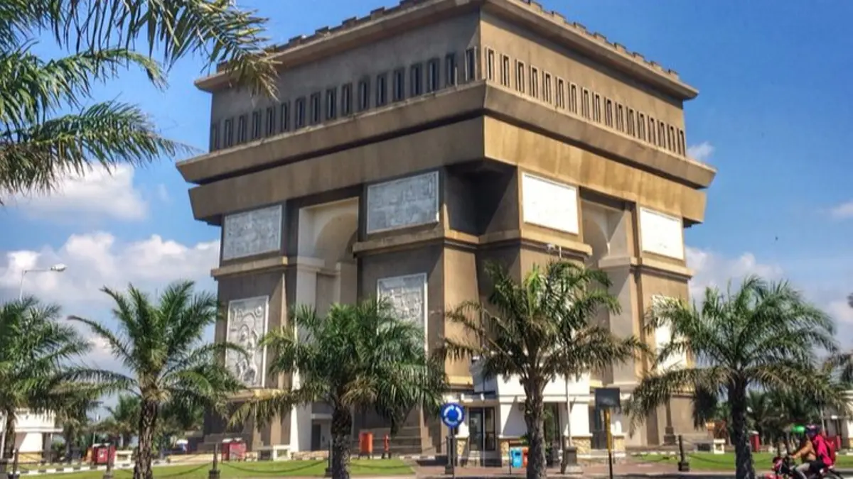 Menemukan Pesona Monumen Simpang Lima Gumul Kediri: Ikon Wisata yang Memikat Hati Pengunjung