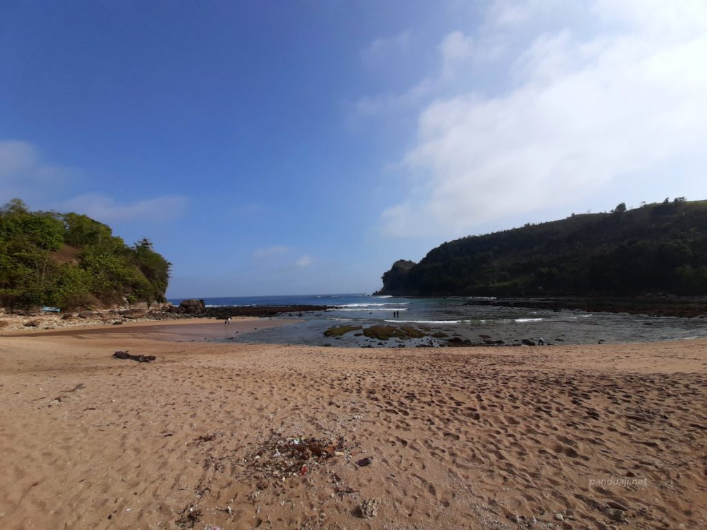 Menggali Keindahan Pantai Pangi Blitar: Surga Tersembunyi dengan Pasir Putih yang Menenangkan