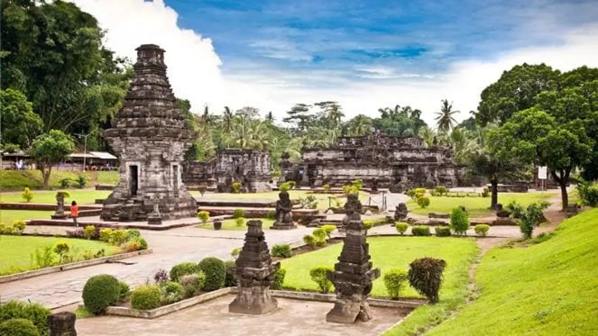 Menggali Legenda Gunung Kelud dan Candi Penataran: Simbol Spiritual dan Keseimbangan Alam