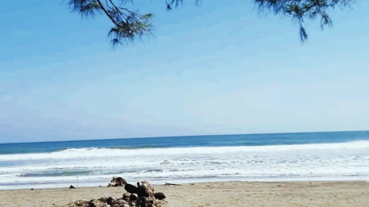 Menikmati Keindahan Pantai Serang Blitar: Destinasi Wisata Alam dengan Beragam Aktivitas Seru