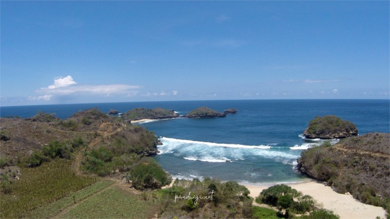 Menjelajahi Pantai Peh Pulo Blitar: Surga Tersembunyi Raja Ampat-nya Blitar