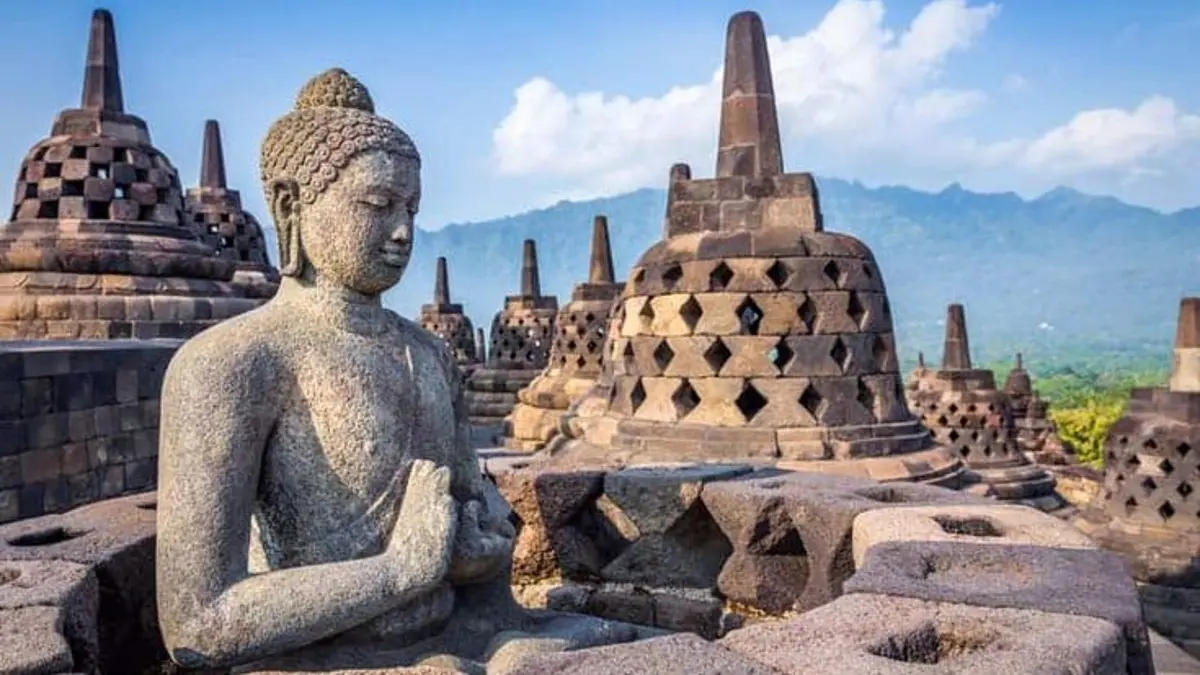 Menyelami Keajaiban Candi Borobudur: Kisah Kebajikan di Balik 1.460 Relief