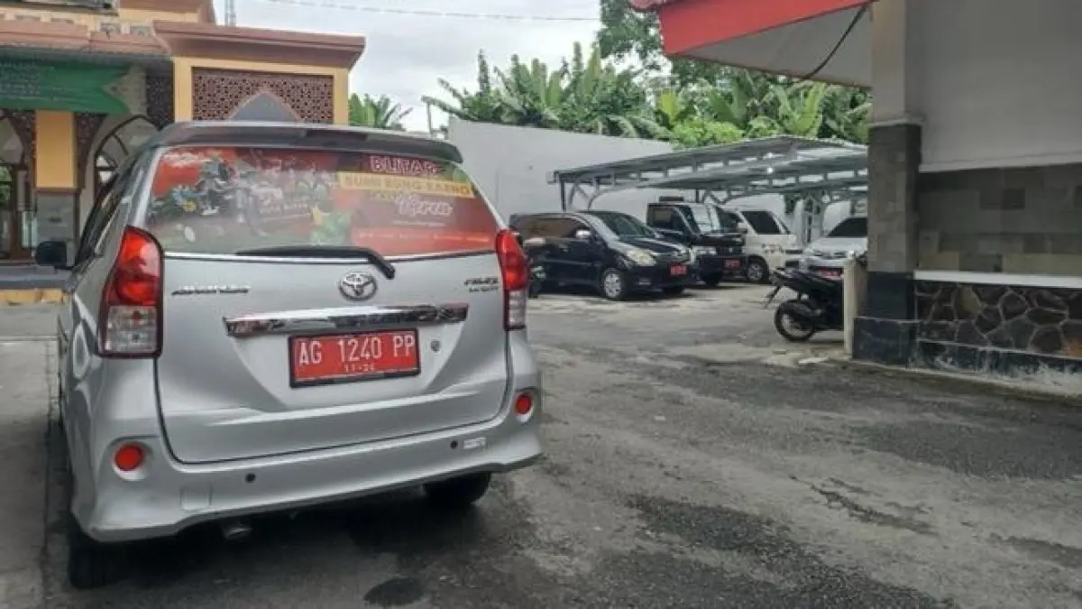 Pemkot Blitar Gelar Lelang Tiga Unit Kijang Rusak, Target Penjualan untuk Kesejahteraan Masyarakat