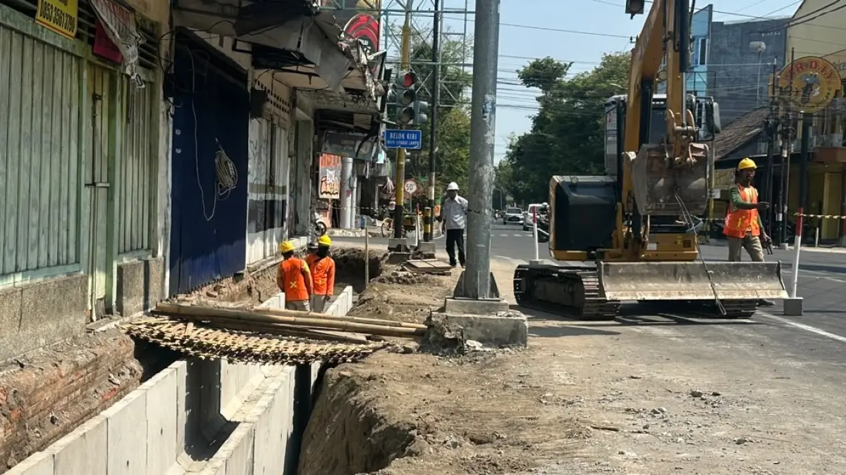 Pemkot Blitar Percepat Proyek Drainase Jalan Anggrek untuk Cegah Banjir