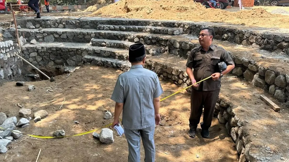 Pengawasan Proyek Joko Pangon oleh Komisi III DPRD Kota Blitar: Fokus pada Kualitas Material dan Ketepatan Ukuran