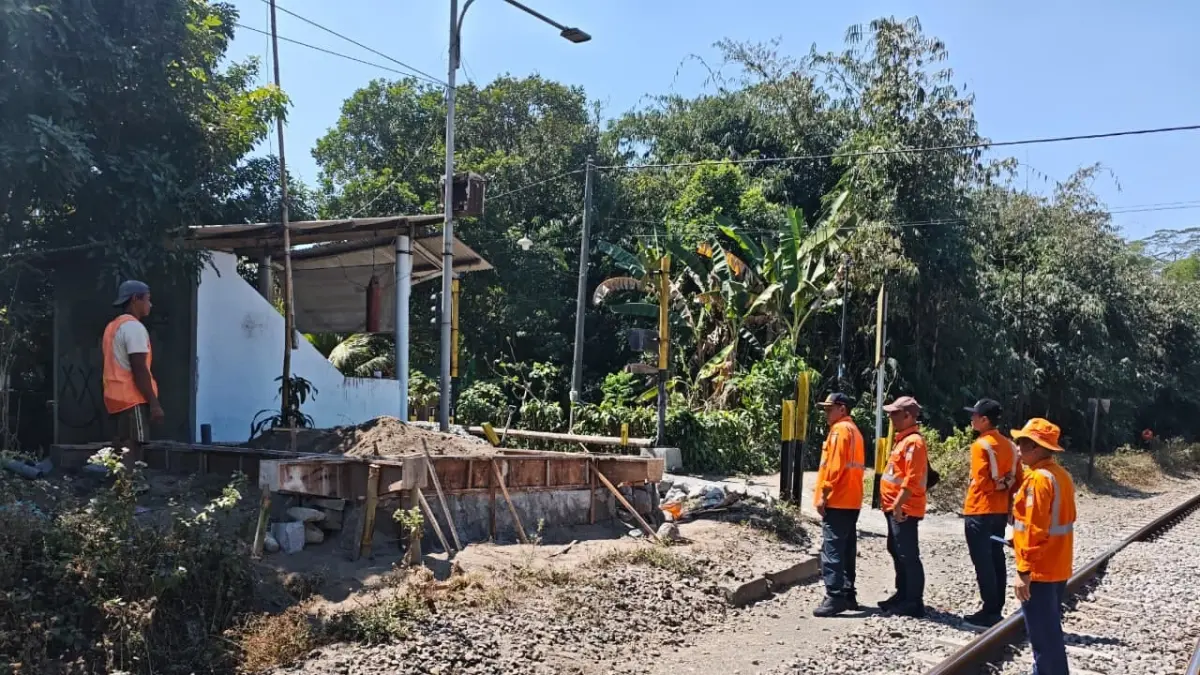 Peningkatan Keselamatan Perlintasan Kereta di Blitar: KAI Daop 7 Madiun Bangun Lima Pos JPL Baru