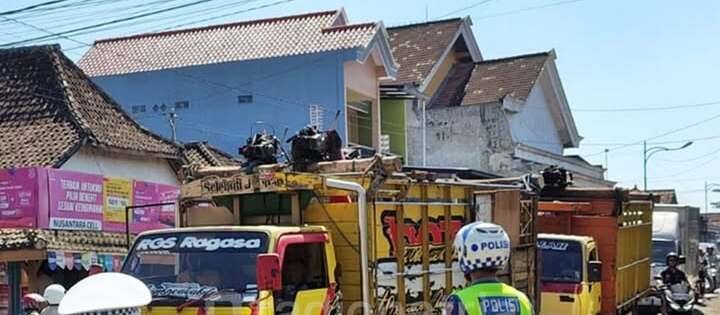 Penurunan Intensitas Kendaraan Berat di Jalur Pedesaan Tulungagung, Upaya Penindakan Tilang Diteruskan