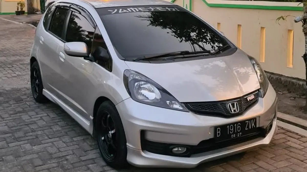 Pesona Honda Jazz GE8: Mobil Hatchback Berusia 13 Tahun yang Tetap Memikat di Blitar