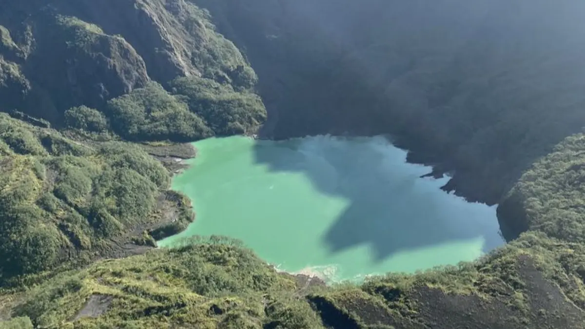 Pesona Wisata Gunung Kelud Kediri: Jalur Baru dan Panorama Kawah Menarik Wisatawan