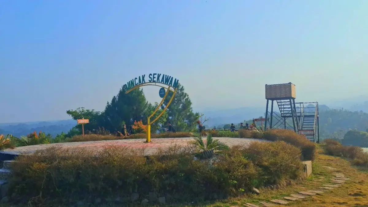 Puncak Sekawan Blitar: Destinasi Camping dan Kafe Terjangkau untuk Pecinta Alam