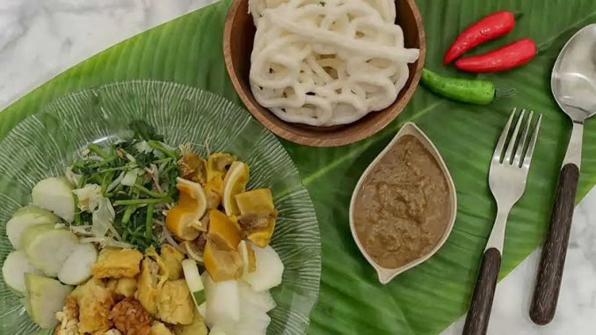 Rujak Cingur Surabaya dengan Porsi Melimpah: Nikmati Kenikmatan Kuliner Khas yang Terjangkau