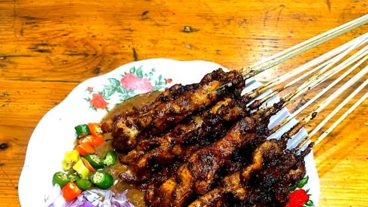 Sate Warok Ponorogo Merebut Hati Penggemar Kuliner di Surabaya