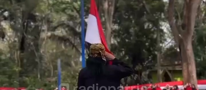 Spirit Kemerdekaan: Warga RW 4 Desa Sawo Gelar Upacara 17 Agustus di Telaga Buret