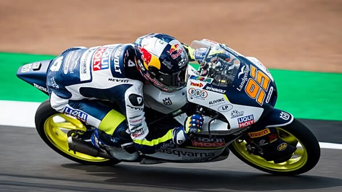 Veda Pratama Tembus 10 Besar, David Almansa Raih Gelar Juara di Moto3 Inggris 2026