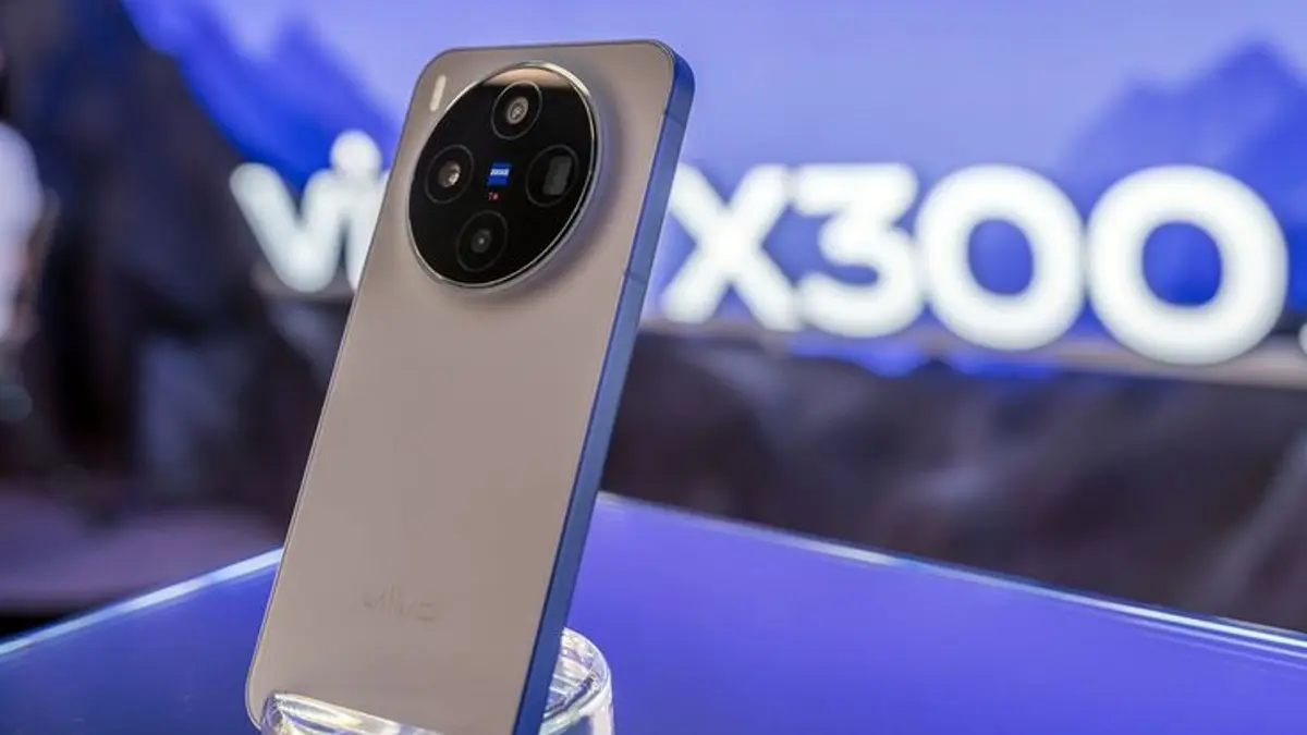 Vivo X300 Pro: Smartphone Flagship Dengan OriginOS dan Kamera Telefoto 200 MP Siap Gemparkan Blitar