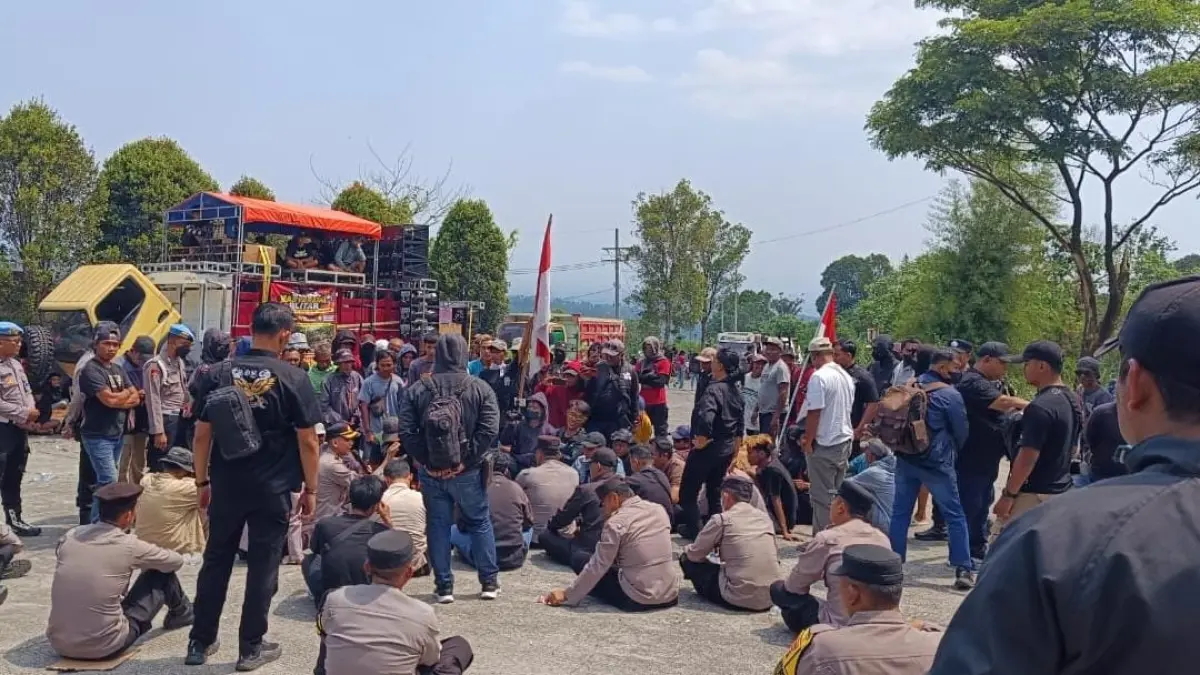 Warga Desa Ngadirenggo Kembali Protes terhadap PT Greenfields Terkait Pencemaran Sungai