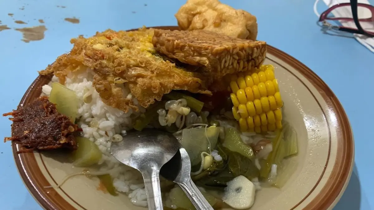 Warung Lumintu Blitar: Legenda Kuliner Pasar Legi yang Tetap Berjaya Selama 50 Tahun