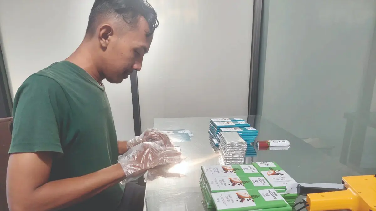 Zaki Kurniawan: Muda Kreatif Blitar Merintis Usaha Cokelat Berkualitas dari Biji Kakao