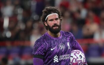 Alisson Becker Tinggalkan Liverpool untuk Urusan Pribadi Saat Pramusim di Jepang