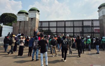 Ratusan Ojol Demo di Depan DPR, Tuntut Pembubaran dan Soroti Kematian Rekan Mereka