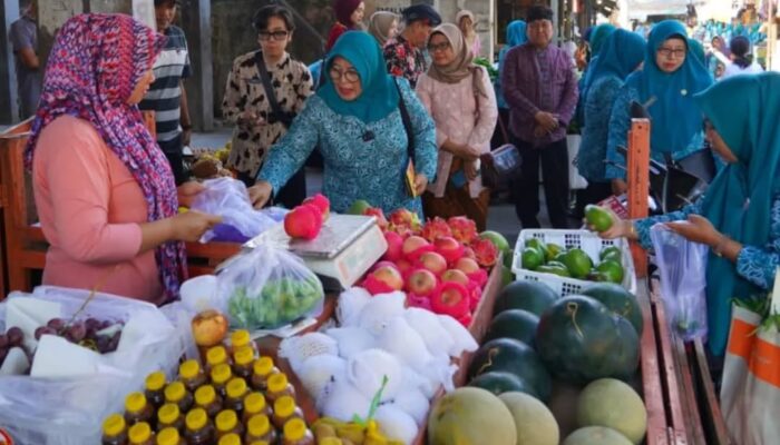 TP PKK Blitar Gerakkan Ekonomi Rakyat Lewat Sambang Pasar Tradisional