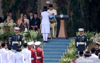 Peringatan Detik-detik Proklamasi ke-80 RI, Prabowo Serahkan Bendera Pusaka