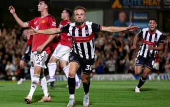 Grimsby Town Singkirkan Manchester United di Carabao Cup Lewat Adu Penalti