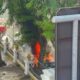 Massa Demo di Surabaya Ricuh, Motor Aparat Terbakar dan Pagar Grahadi Dirusak