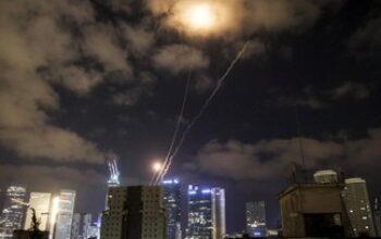 Iran Siap Hadapi Serangan Israel dengan Rudal Canggih Baru